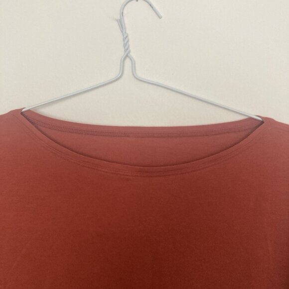 Lululemon Back in Action Short Sleeve Shirt Cayenne Size 12 - Picture 2 of 4